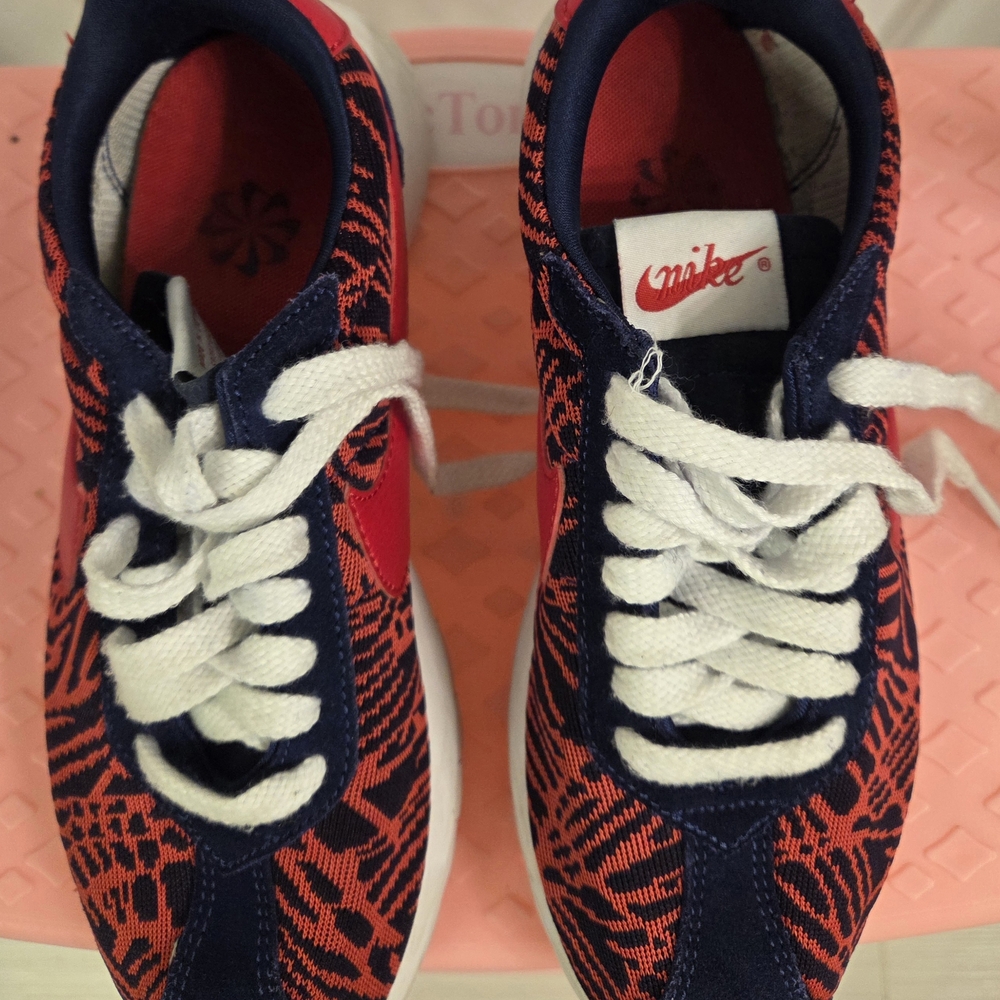 Nike Red & Navy Lightweight Sneakers